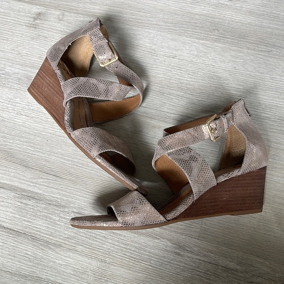 Sofft Mauldin Strappy Wedge Leather Sandal Snake Print Metallic Size 10 - Picture 1 of 9
